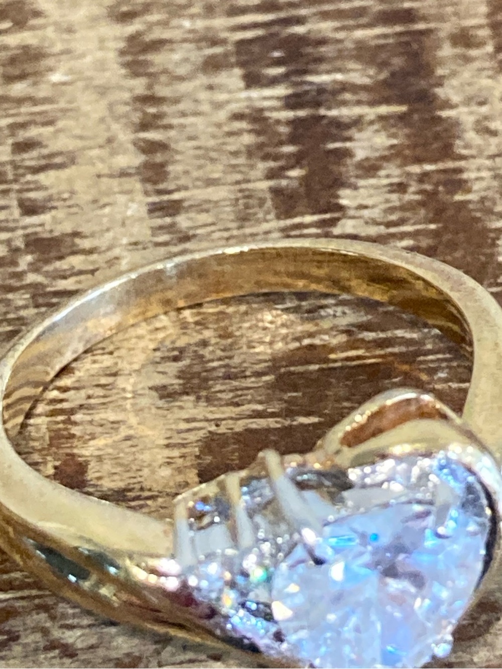 Gold Tone Heart-Center Ring Costume Jewelry Size 9 - Picture 13 of 17